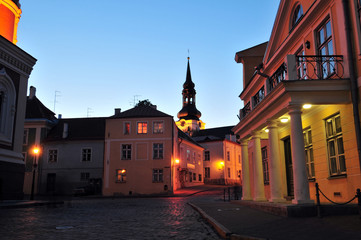 Obraz premium Houses in Tallinn in evening