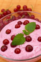 Milchshake mit Johannisbeeren