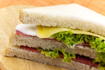 Sandwich mit Schinken,Salat