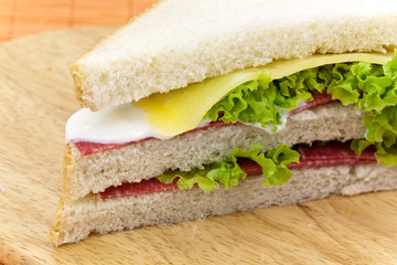 Sandwich mit Schinken,Salat