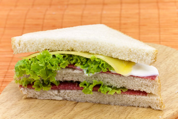 Sandwich mit Schinken,Salat