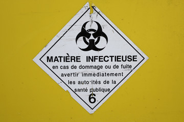 Santé - Bac de déchets et matières à risque infectieux