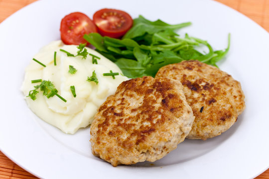 Frikadellen-Hamburger- mit P&uuml;ree