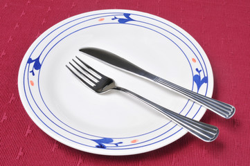 plato y cubiertos
