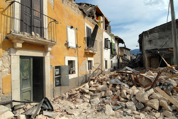 Fototapeta na wymiar Trzęsienie ziemi w Abruzzo 10