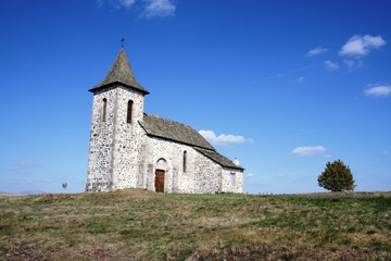 Fototapeta na wymiar Chapelle de Cros de Ronesque, Cantal