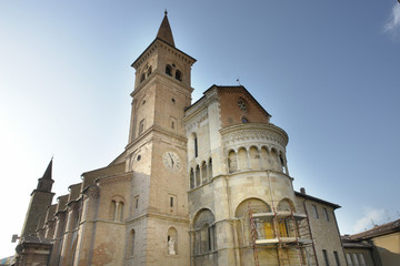 Fototapeta na wymiar Odbudowa katedry