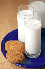 Oat cookies and milk