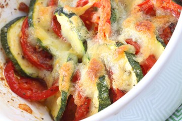 Gratin mit Zucchini und Tomaten