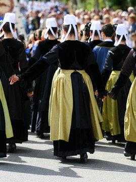 dentelle ,coiffe,coiffure,blanche,costume,folklore,breton