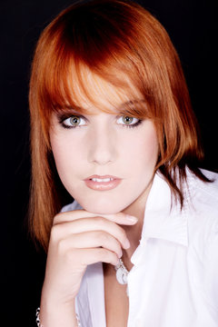 Modelgesicht mit roten Haar Model Portr&auml;t