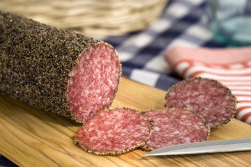 rustikale pfeffersalami