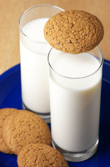 Oat cookies and milk
