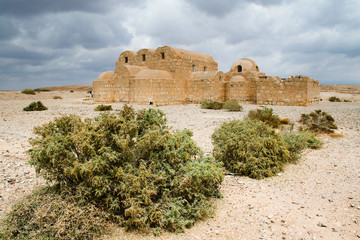 Brunnenanlage als Ruine in der Wüste von Jordanien