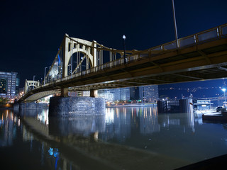 Fototapeta na wymiar Pittsburgh Bridge at Night