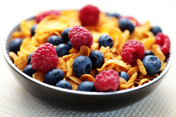 corn flakes with berry fruits