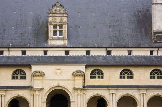 Cloître De L'abbaye De Fontevraud (France)