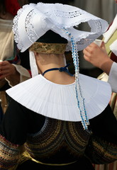 dentelle ,coiffe,coiffure,blanche,costume,folklore,breton