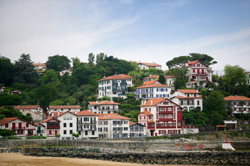 vue d'ensemble d'un village basque