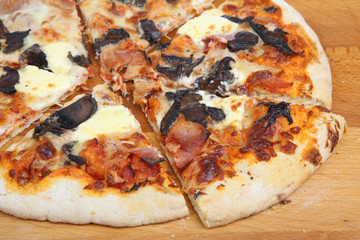Pizza with Ham, Mushroom and Cheese