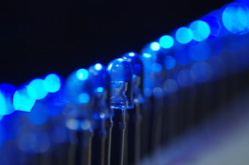 青色発光ダイオードのライン