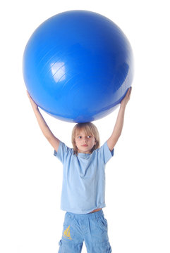 L'Enfant et le ballon bleu sur la t&ecirc;te