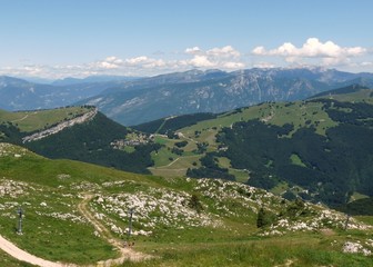Fototapeta na wymiar Panoramablick über den Monte Baldo am Gardasee