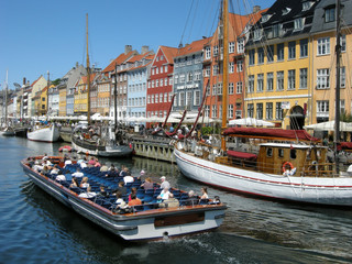 Fototapeta na wymiar Zwiedzanie am Nyhavn