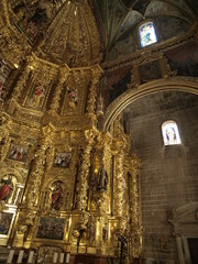 Fototapeta na wymiar Altar barroco en iglesia de La Rioja