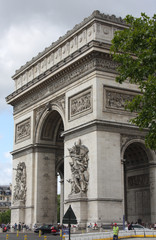 Fototapeta na wymiar Arc de Triomphe w Paryżu
