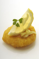 Calamaro fritto con maionese e limone