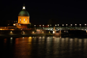 Le Pont Saint-Pierre de Toulouse la nuit