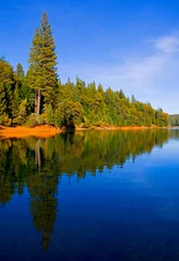 Deurstickers Reflection in clear blue lake in Northern California © Andy