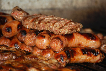 parrillada de carne con chorizo criollo