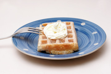 teig waffel auf einem teller