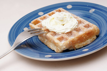 teig waffel auf einem teller