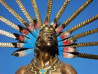 Raamstickers Queretaro dansend Indiaas standbeeld © Bryan Busovicki