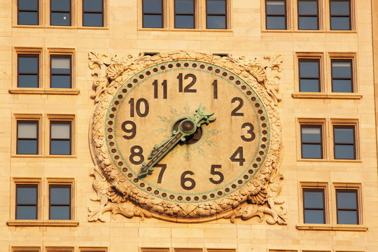 Orologio, Facciata