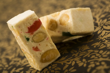 torrone nougat mit kandierten früchten