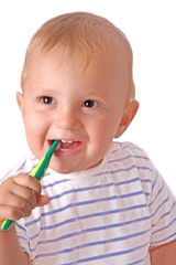 Kleinkind beim Zähneputzen