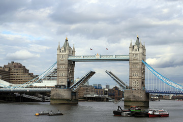 Fototapeta premium Pont du London Bridge soulevé