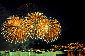 Feuerwerk auf dem Wasser