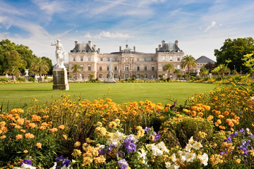 Luxembourg Palace with flowers - obrazy, fototapety, plakaty