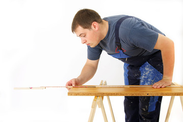 Handwerker am ausmessen