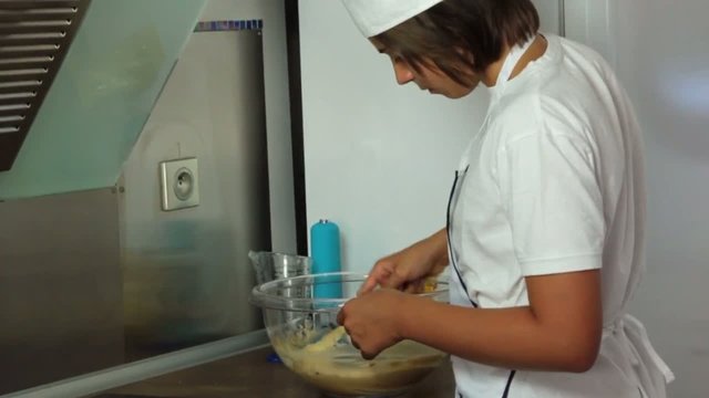 incorporer les pralines dans la pâte
