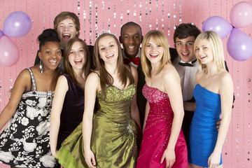 Group Of Teenage Friends Dressed For Prom - obrazy, fototapety, plakaty