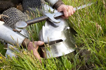 Foto auf Glas Kraft und Schutz / Ritterhände, Helm, Schwert © Taiga