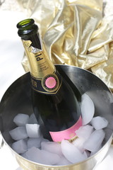 seau à glace et champagne rosé
