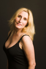 Naklejka premium glamorous woman posing in cocktail dress