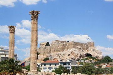 griechische S&auml;ulen und Akropolis